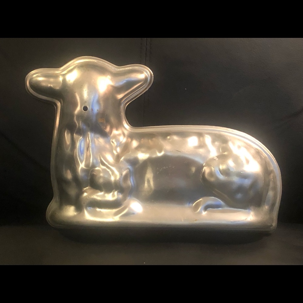 Vintage Nordicware lamb cake pan. Good condition.